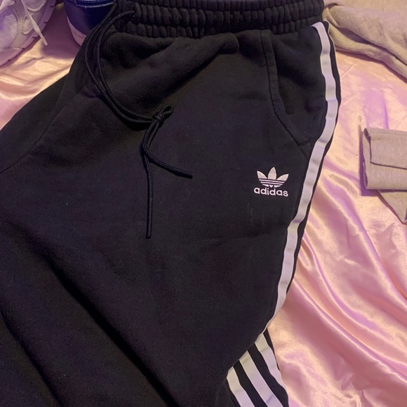 Adidas jogger - Picture 1 of 3